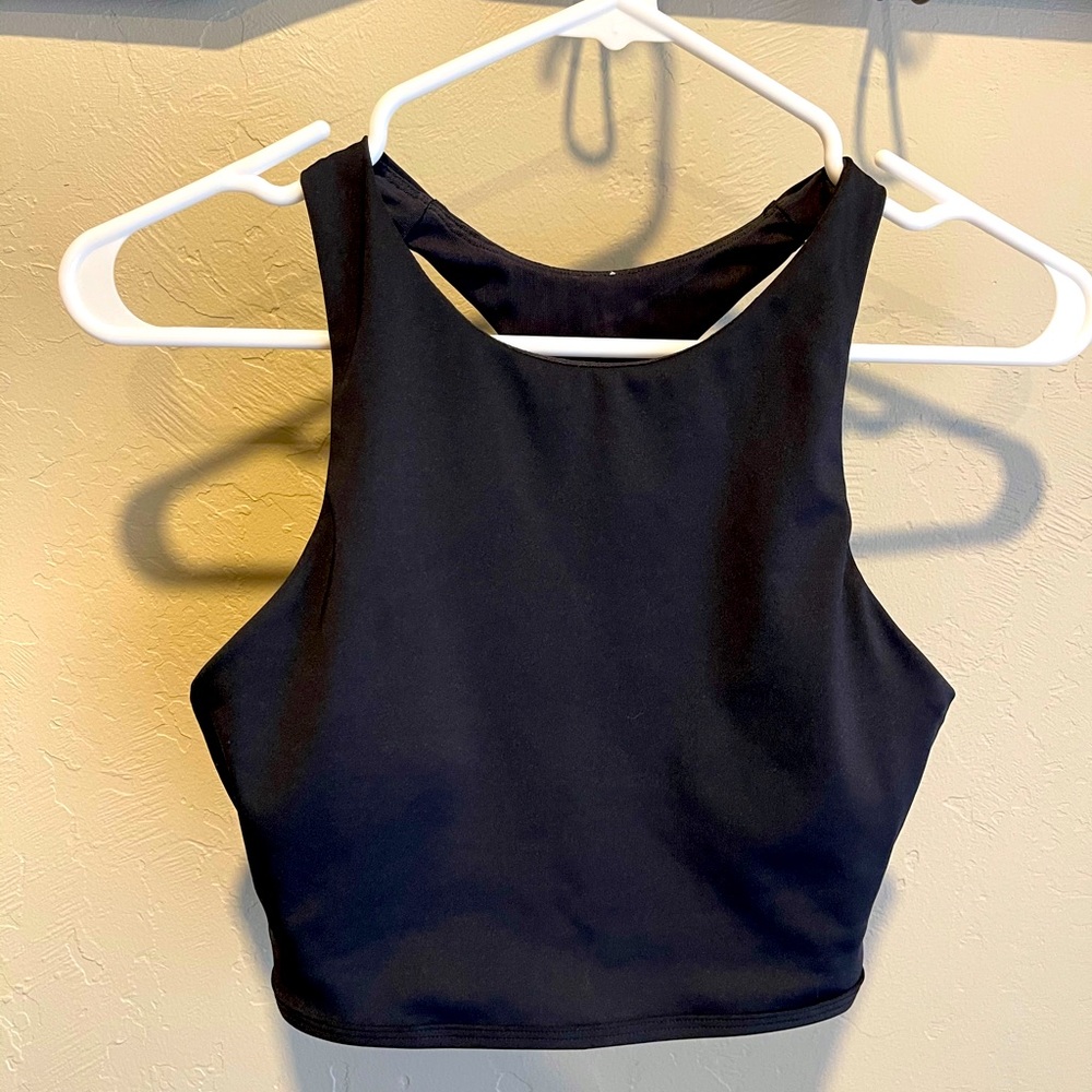 UA breathelux mid carved rib Med impact sports bra
